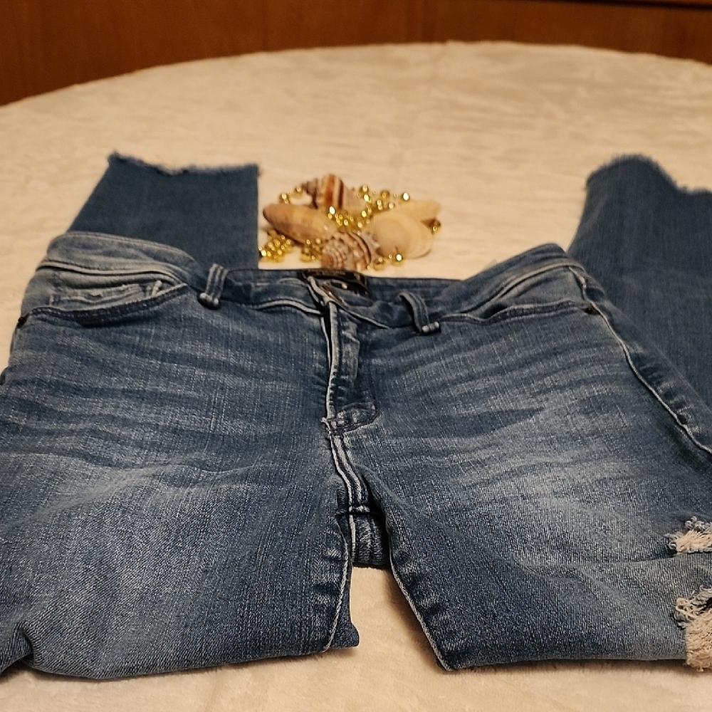 Abercrombie & Fitch Harper Low Rise Ankle Size 25/0 Distressed Jeans
